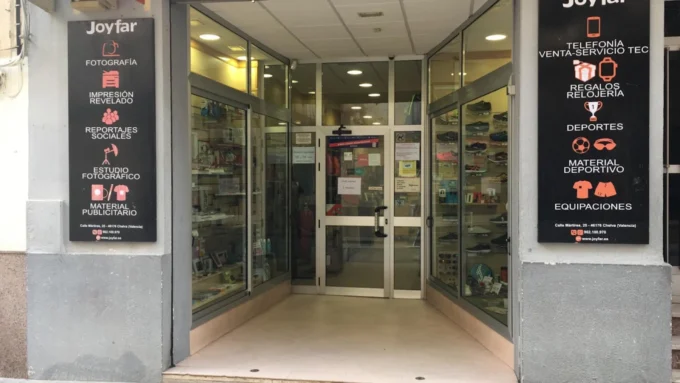 entrada a la tienda de joyfar